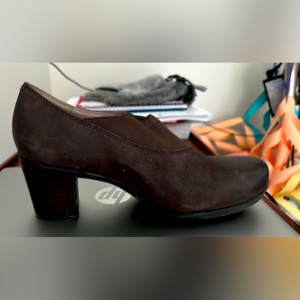 Abeo size 7 dress shoes